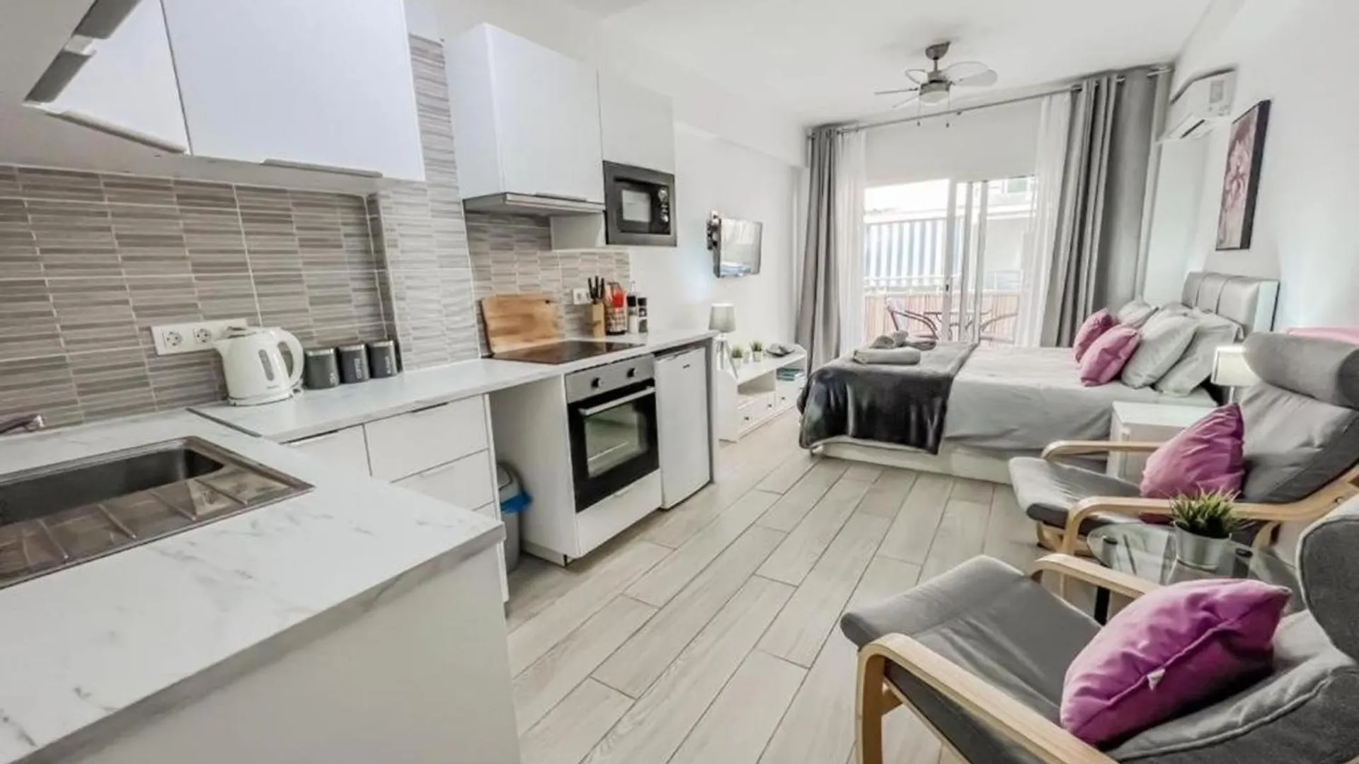 Reformed Studio Apartment In Central Nerja 3K
