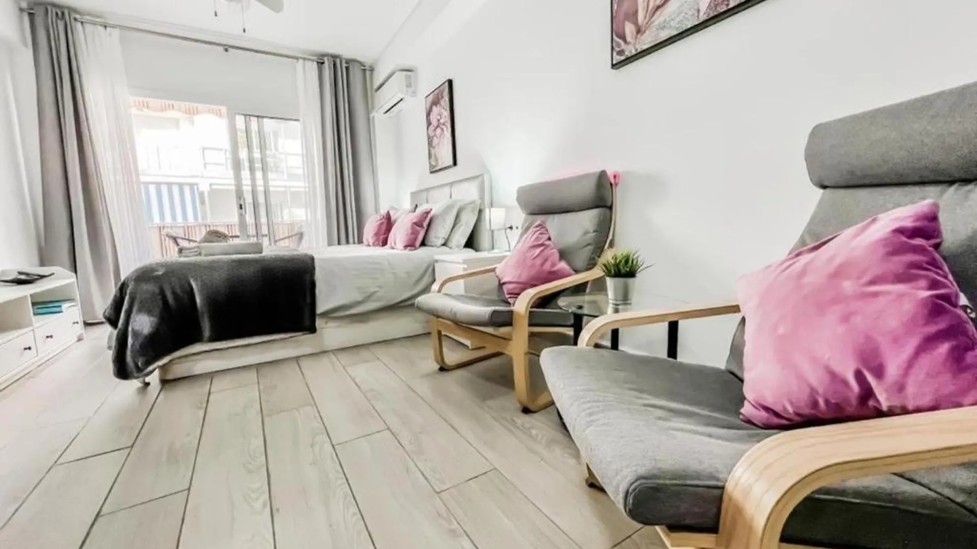 Reformed Studio Apartment In Central Nerja 3K Spanyolország