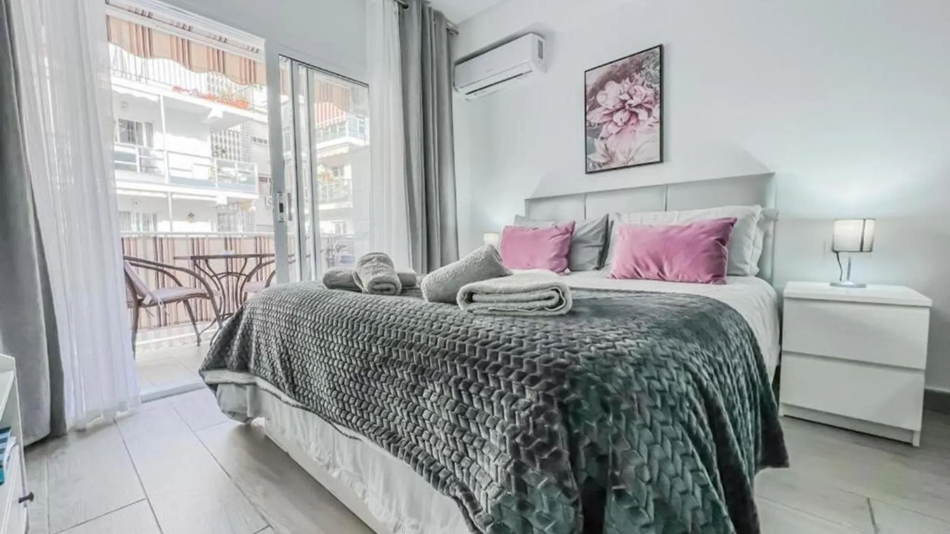 Reformed Studio Apartment In Central Nerja 3K 0*,