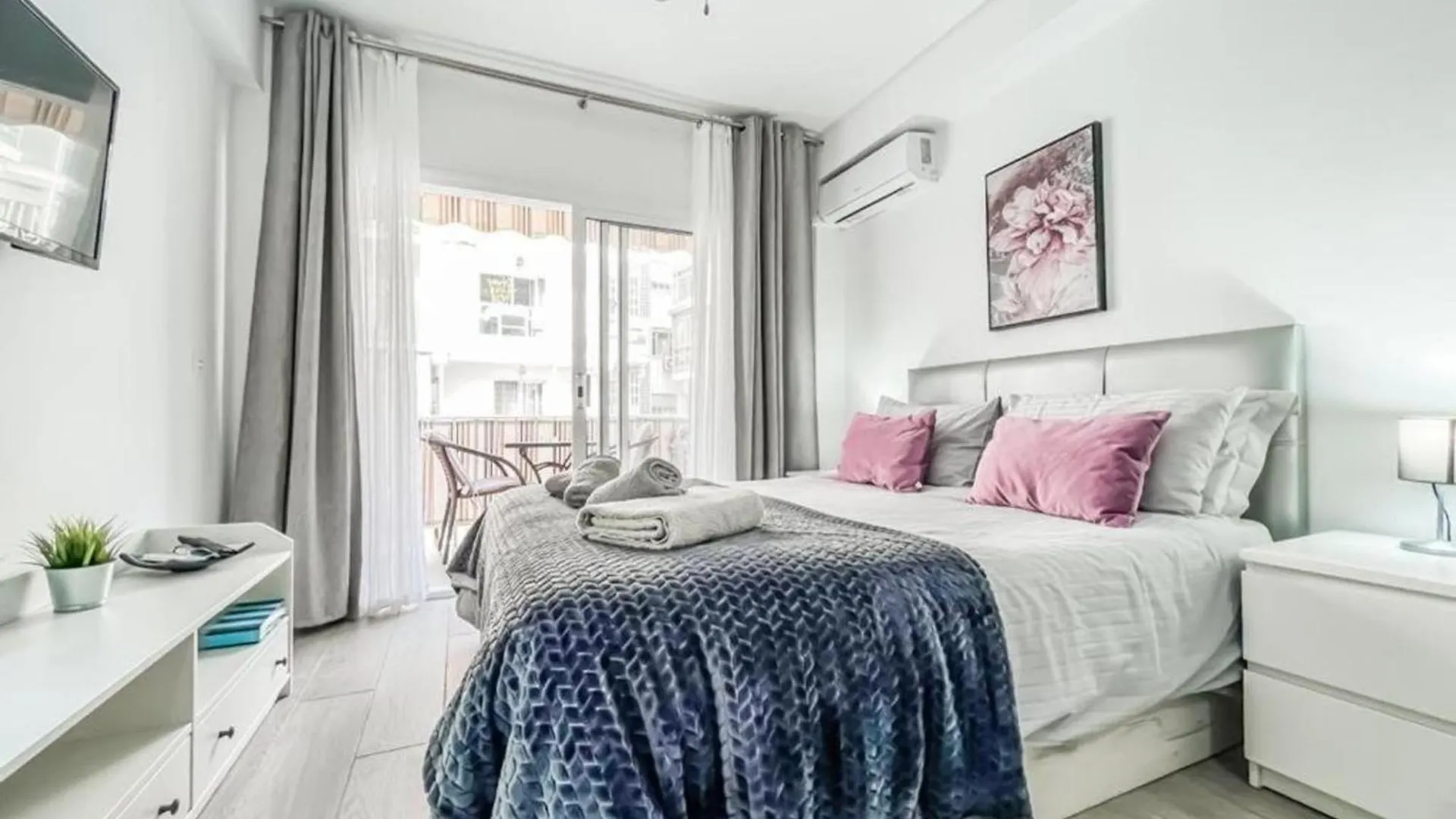 Reformed Studio Apartment In Central Nerja 3K